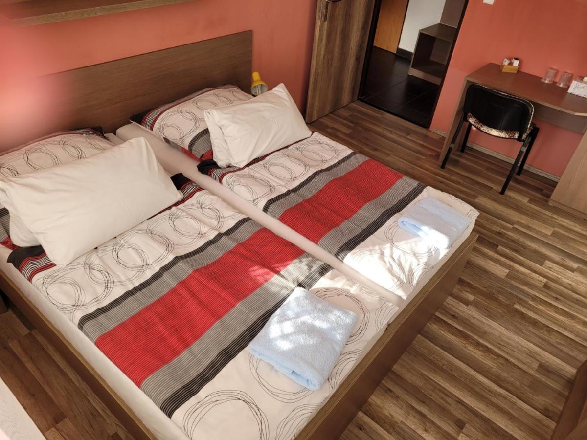 Hotel Gol Prostejov Bagian luar foto