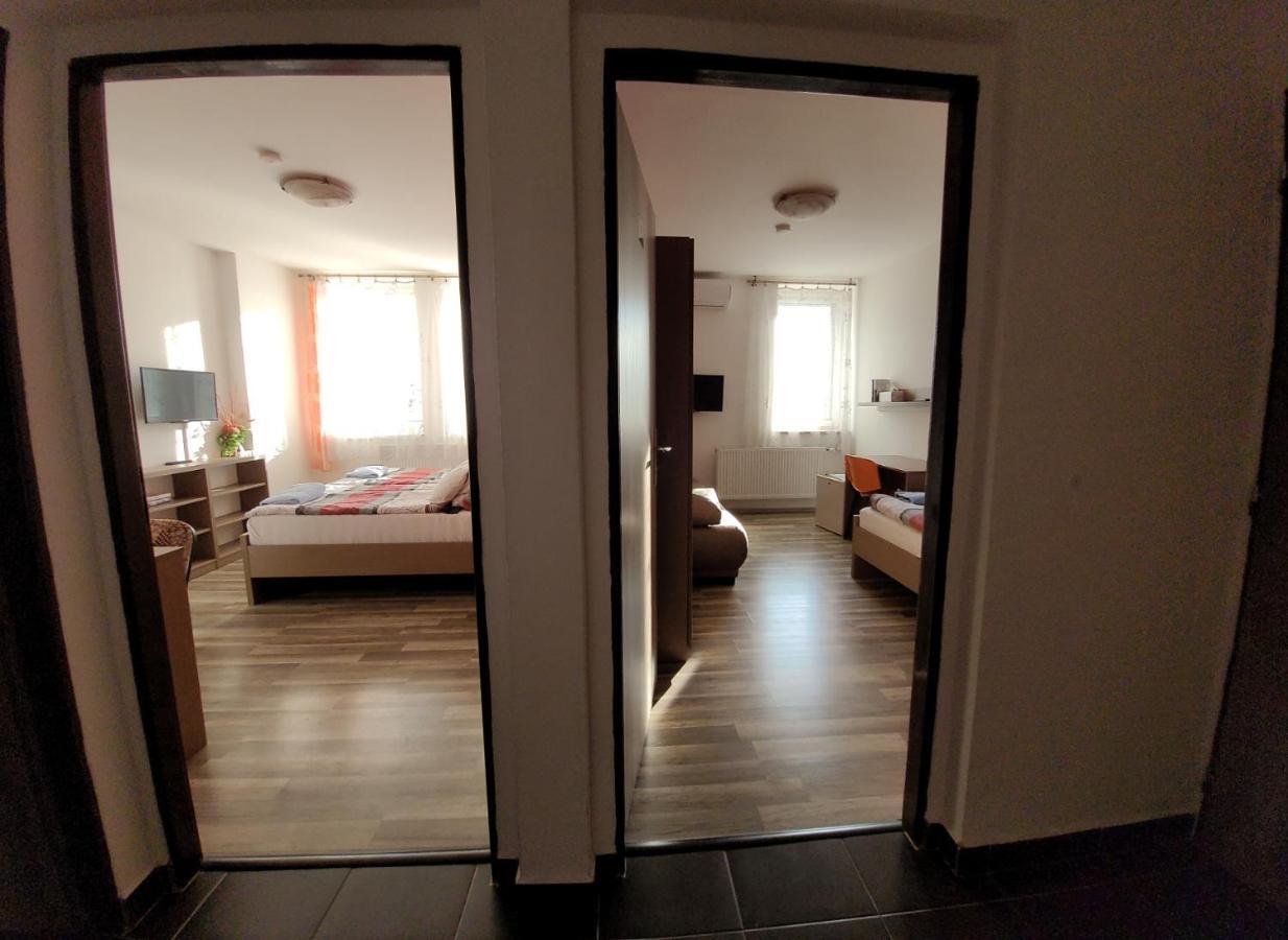 Hotel Gol Prostejov Bagian luar foto
