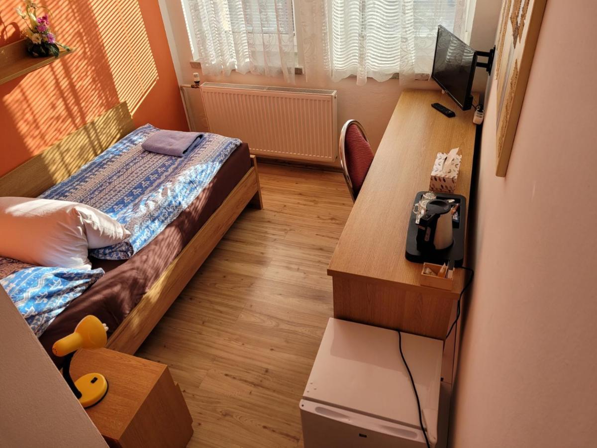 Hotel Gol Prostejov Bagian luar foto