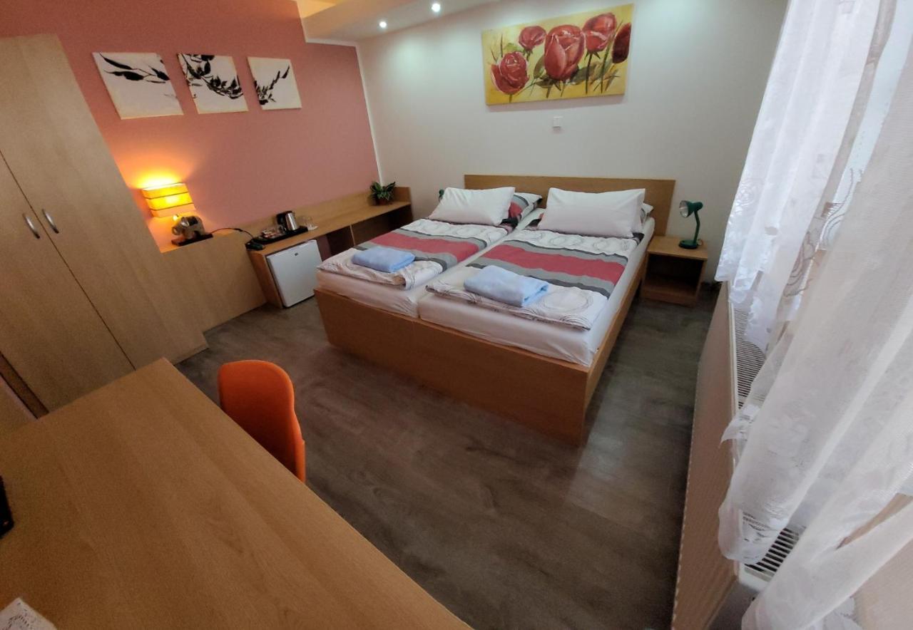 Hotel Gol Prostejov Bagian luar foto