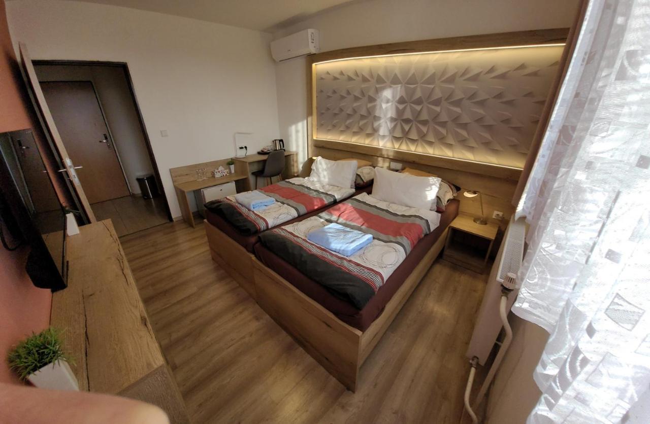 Hotel Gol Prostejov Bagian luar foto