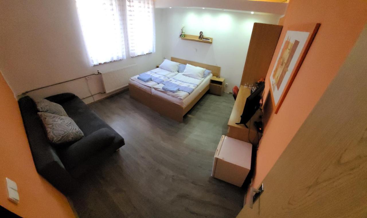 Hotel Gol Prostejov Bagian luar foto