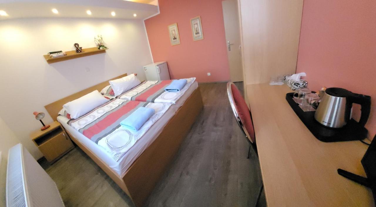 Hotel Gol Prostejov Bagian luar foto