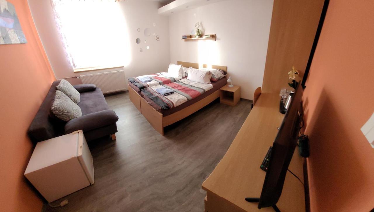 Hotel Gol Prostejov Bagian luar foto