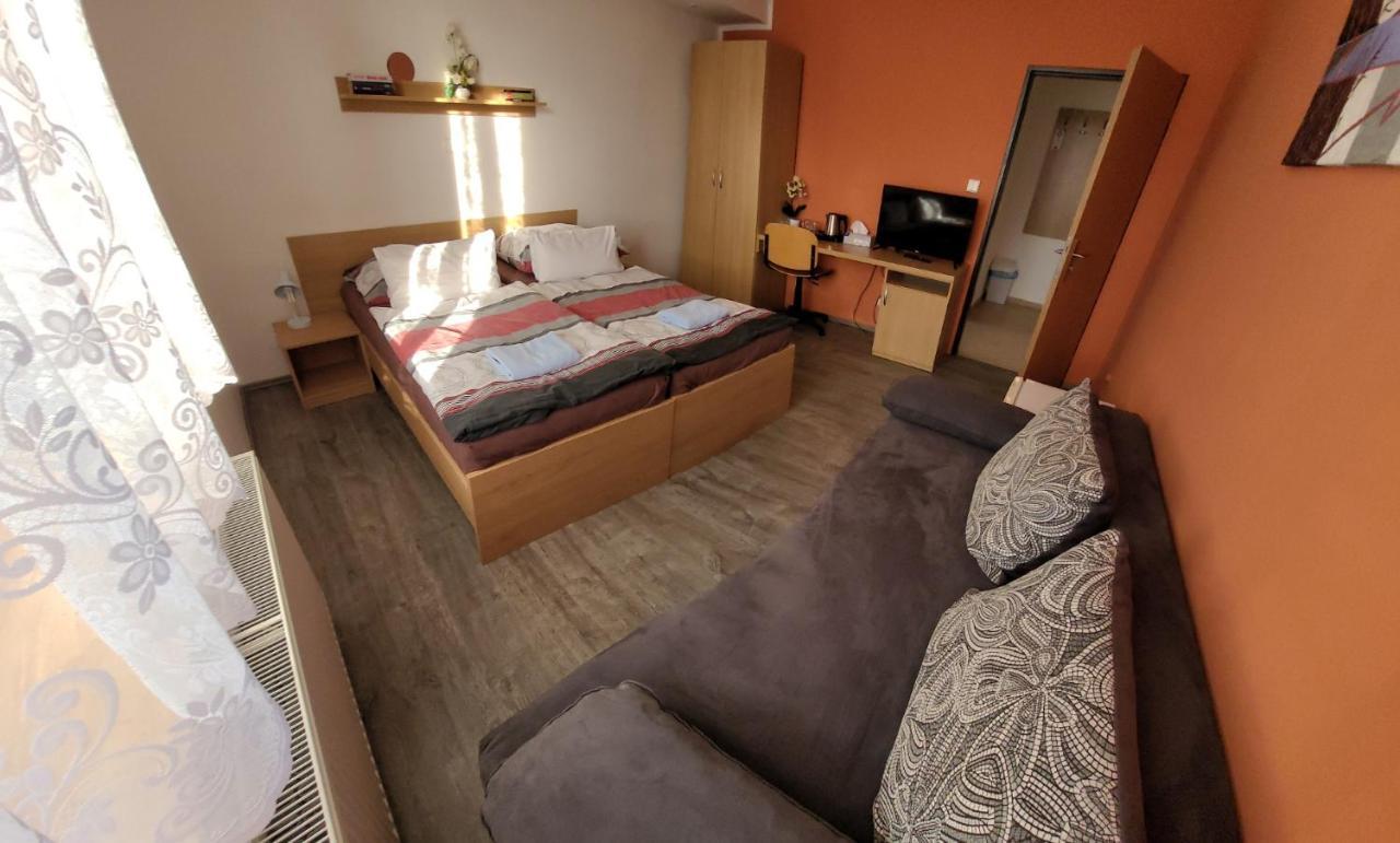 Hotel Gol Prostejov Bagian luar foto