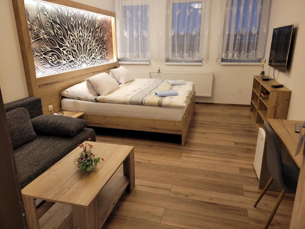 Hotel Gol Prostejov Bagian luar foto