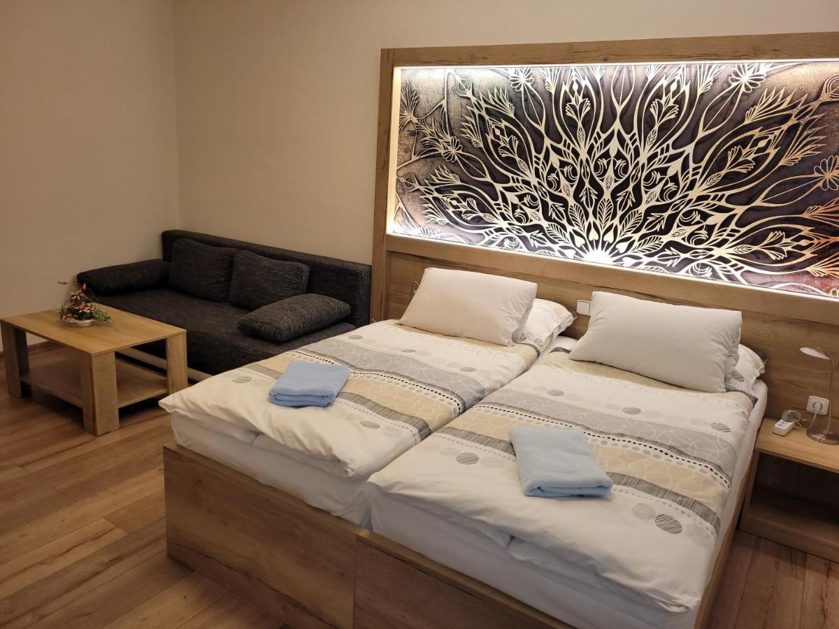 Hotel Gol Prostejov Bagian luar foto