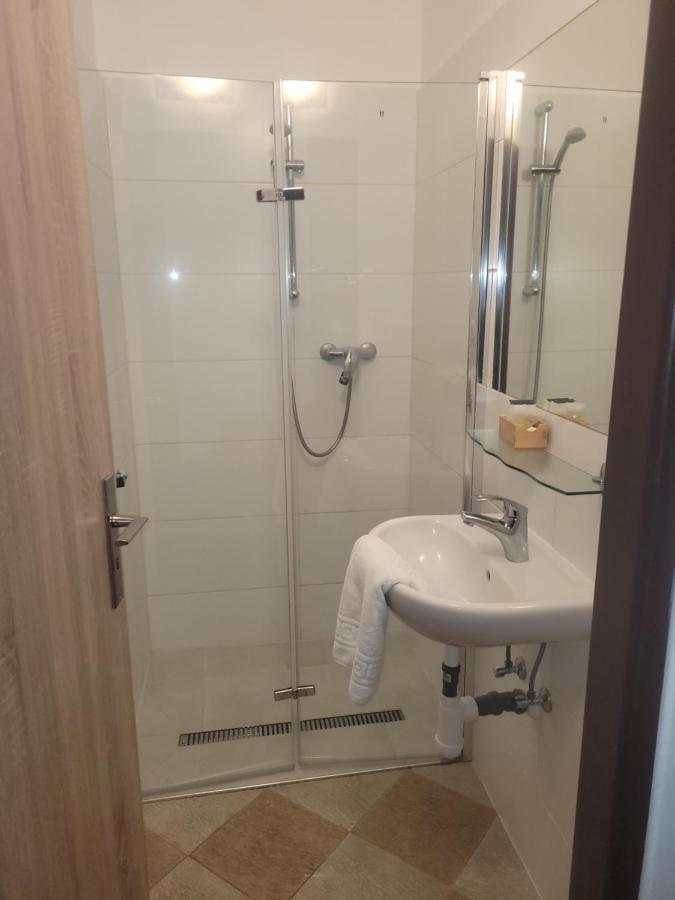Hotel Gol Prostejov Bagian luar foto