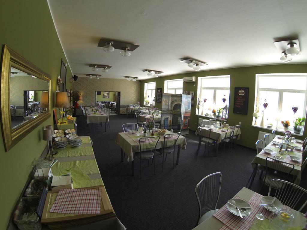 Hotel Gol Prostejov Bagian luar foto