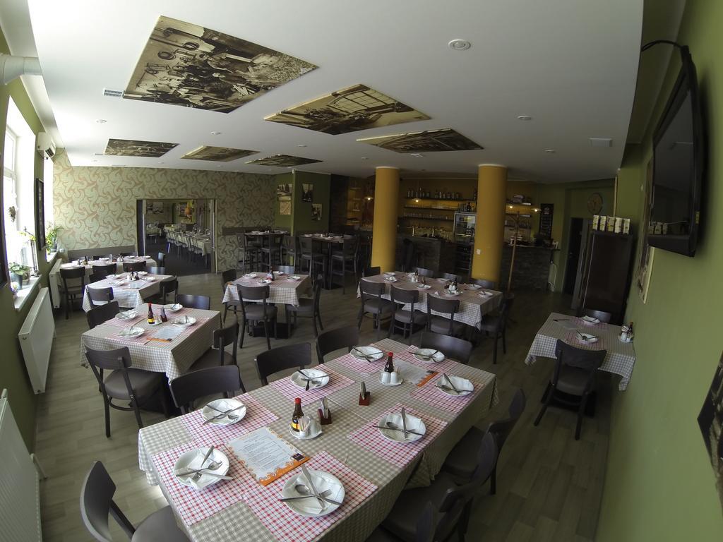 Hotel Gol Prostejov Bagian luar foto