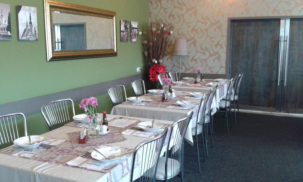 Hotel Gol Prostejov Bagian luar foto